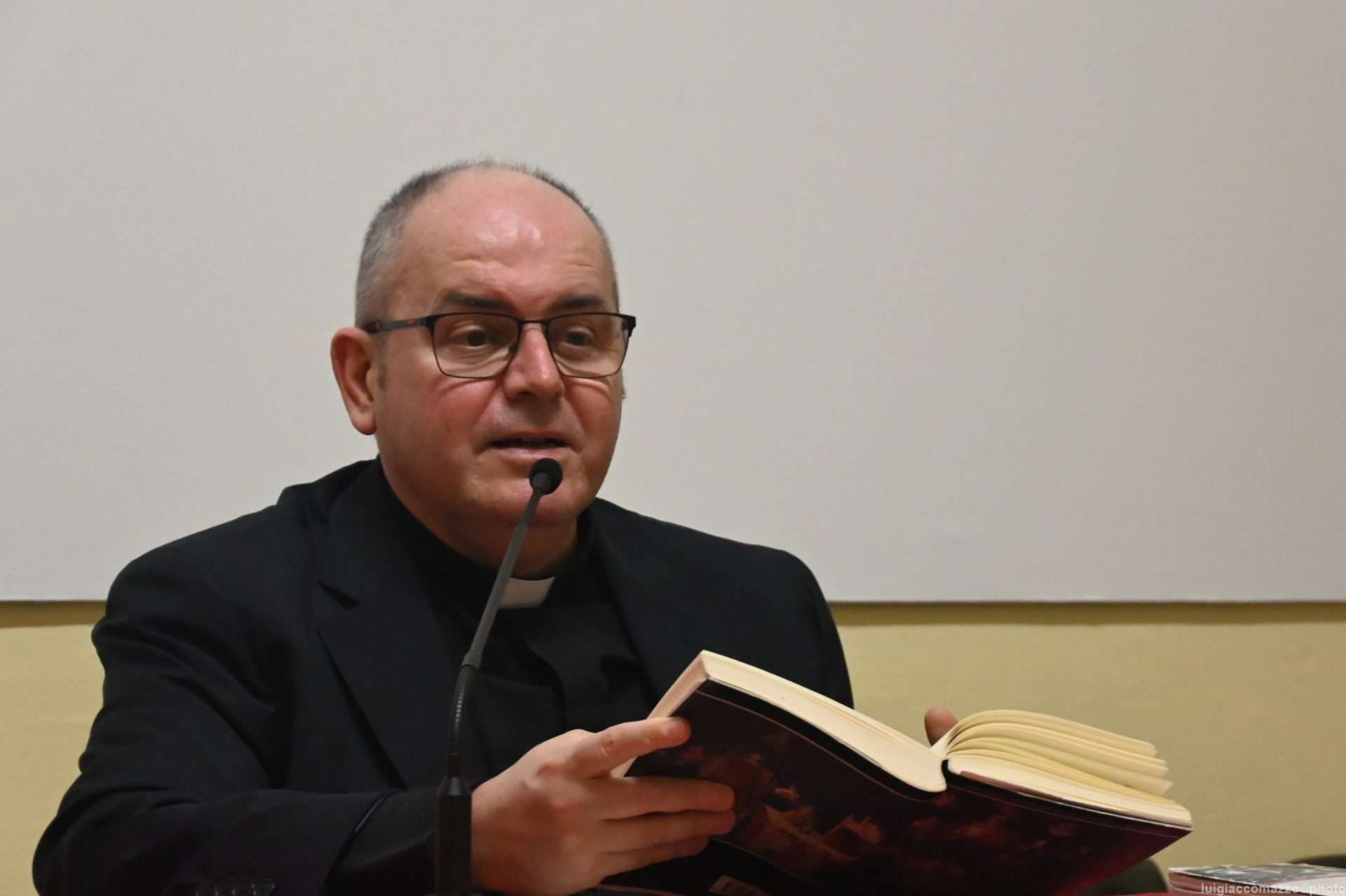 primo piano di mons. Fabrizio Casazza